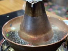 -果松木炭酸菜铜火锅·外婆参鸡汤