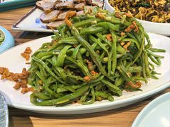 鲜豆角肉丝-合合春饼·酱骨·东北菜(潘家园店)