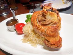 自酿啤酒脆皮烤猪肘-Ambra Haus琥珀屋精酿餐厅(宝山店)