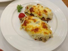 芝士蘑菇牛肉饼-小白桦西餐厅