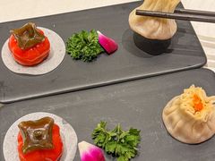 船点柿子配蟹黄烧卖-得月楼·省级非遗·传统苏帮菜(观前店)