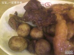 不知道是不是叫红烧肉啊，里面有鹌鹑蛋！~-神龟馅饼(大观园店)
