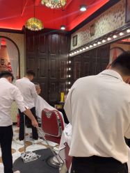 -东方先生国潮男士理发馆