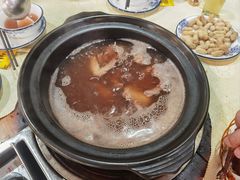 土茯苓皇鸽火锅-一煲鸽