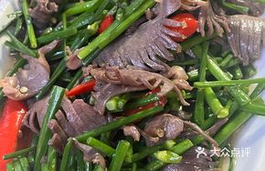 Stir-fried Goose Gizzard with Garlic Chives Flowers