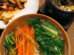 土鸡丝鸡汤米线-云海肴·汽锅鸡·云南菜(天津国金汇店)