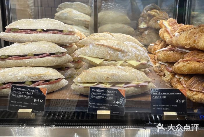 LUNEURS月乐诗·烘焙甜品(华山路店)餐具摆设图片
