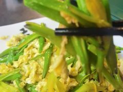 鸡蛋炒鲜黄花-蒙古人烤羊腿(裕兴路店)