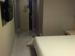 大床房-白玉兰商务酒店(上海陆家嘴滨江店)