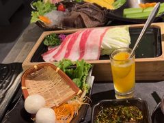 -湊湊火锅·茶憩(杭州湖滨银泰in77店)