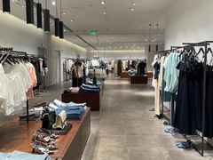 -URBAN REVIVO(高德置地广场·春广场店)