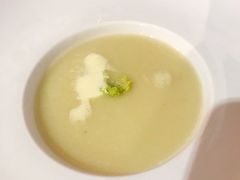 奶油西兰花土豆浓汤-缦云里花园餐厅