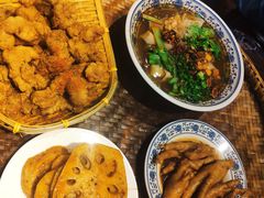 -爆炸头阿姨小四川正宗川味小吃(无任何分店)