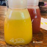 下班直接步行十分钟就能到。周边有地铁十二号线方便她过来