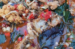 Fish Mouth, Fish Roe, and Fish Bladder Hot Pot