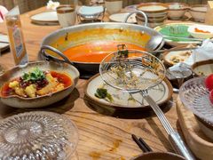 -野山舂·贵州现舂酸汤火锅(鸿通城店)