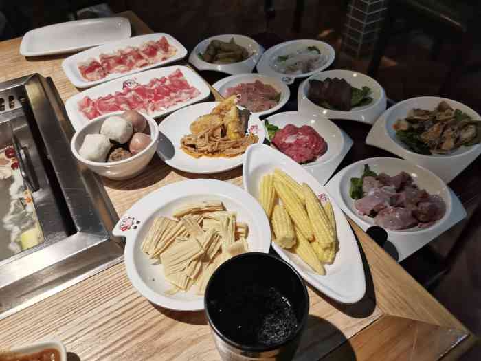 猪圈火锅(漳州店)-"环境略小,火锅水气蒸腾,有点热.厕所在外.