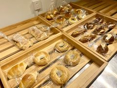 黑芝麻贝果-yeast面包店