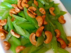 西芹腰果-添福来墨鱼饺子 · 海鲜东北菜(大连星海·黄浦路店)