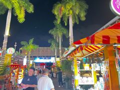 -三亚火车头万人海鲜广场