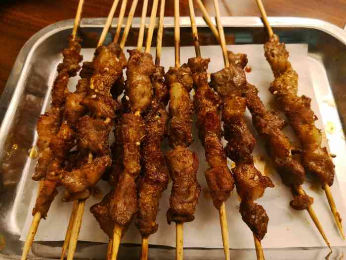 老班长烧烤(长城小区总店)-"来内蒙不吃烤串太亏了,听说这家店人气