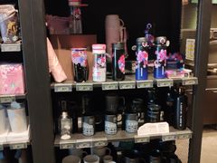 零售区-星巴克臻选(南京金茂览秀城店)