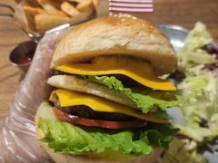 美式牛肉汉堡-马尾咖啡(宏济新路店)