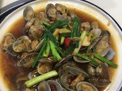 葱姜炒花蛤-鑫悦楼煎蟹·16年海鲜大排档