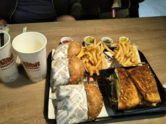 -The Habit Burger Grill 哈比特汉堡(复兴soho店)