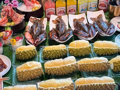 -雍容荟帝王蟹活龙虾展台自助(IFS黑金店)