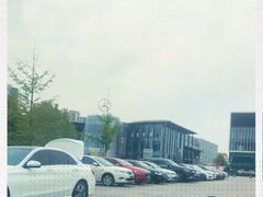 -奔驰北京极光星徽(四元桥店)