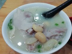 -雷祖芳老妈蹄花店