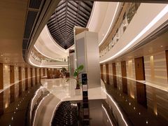 -上海滴水湖皇冠假日酒店