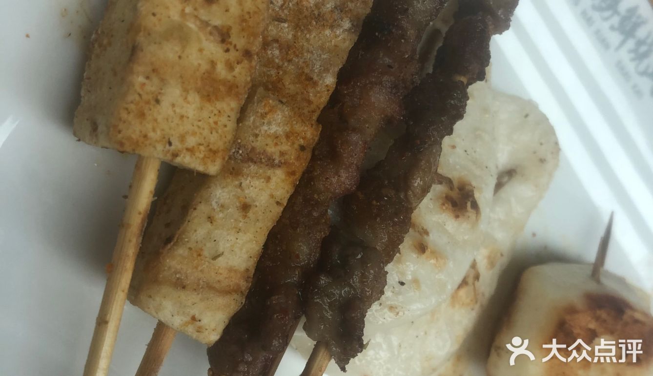 不愧是老牌的大成烧烤晚上坐满了