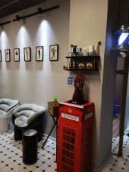 -老男孩男士理容馆·理发·烫染·修面