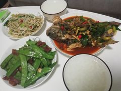 -丹江口渔村·湘味厨房(桃园店)