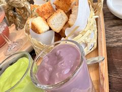 -Chom Cafe and Restaurant