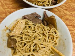 -松树干拌面店