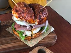 双蛋指椒牛肉汉堡-魏斯理汉堡(西安沣东吾悦店)