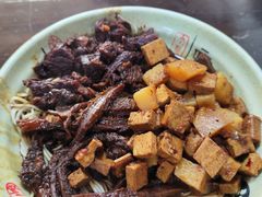 金牌半筋半肉面-旺泉餐饮店·清真牛肉面馆