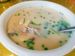 鱼头豆腐汤-罗记家常菜(鸿景花园店)