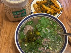 -云阿蛮云南生烫牛肉米线(奉贤路店)