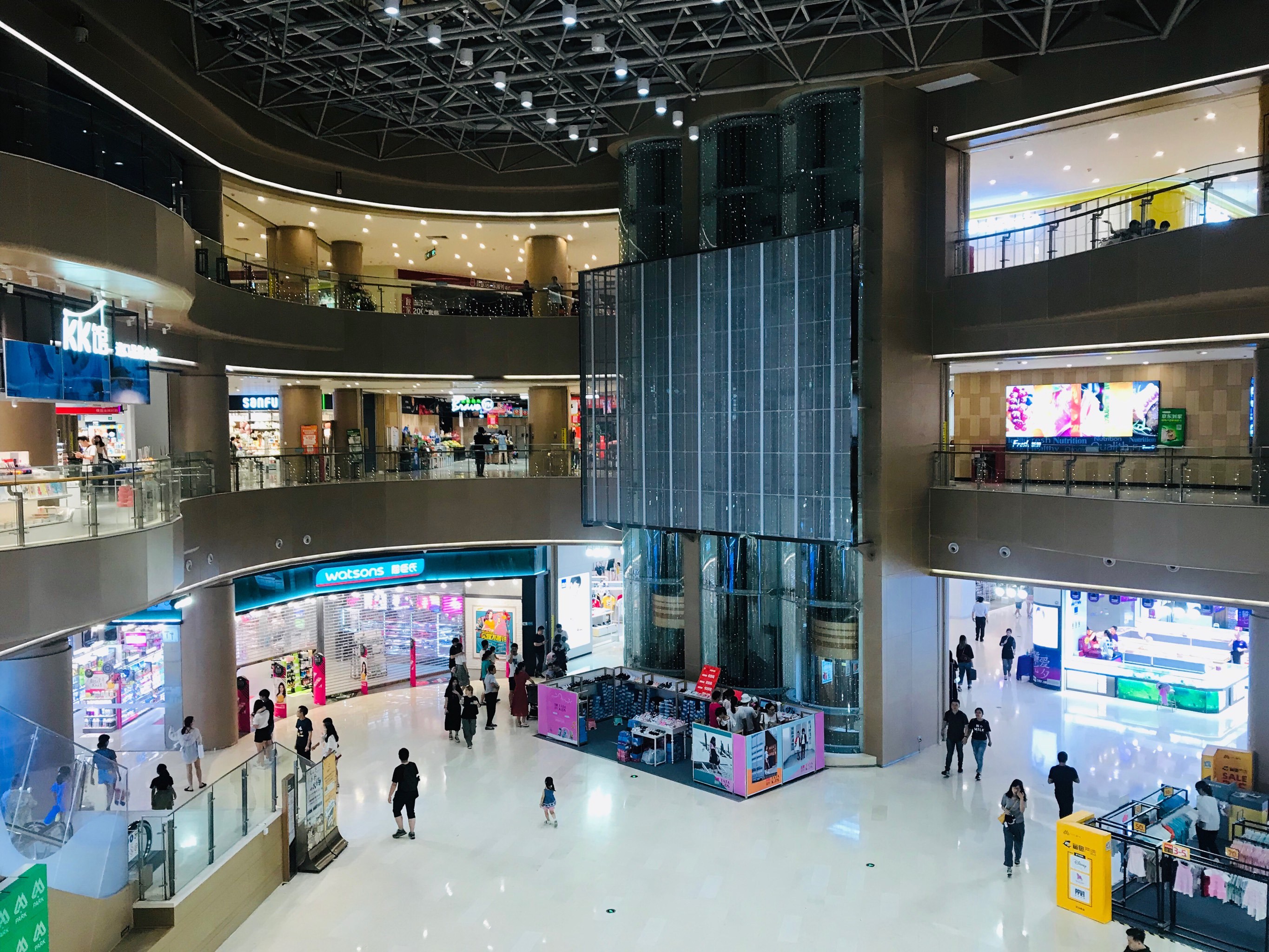 广州天河区东圃的漫广场是一座大型的购物中-大众点评