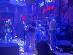 -FOUR PLAY BAR
