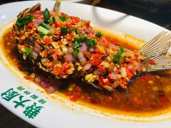 香酥大鲫鱼-费大厨辣椒炒肉(万家丽一店)