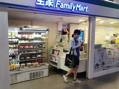 门面-全家便利店(上海火车站站二店)