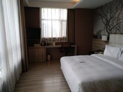 -西安大雁塔科技大学地铁站亚朵酒店