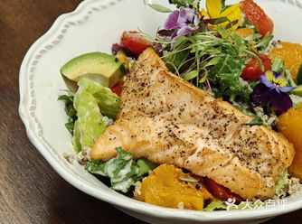 #0元玩转这座城美女们建议打卡，有吃的有服装店有美发