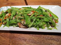 五彩花菇荷兰豆-云海肴·汽锅鸡·云南菜(美罗城店)