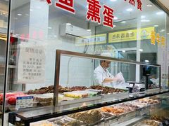 面包甜点陈列柜-真老大房鲜肉月饼(南京路步行街店)